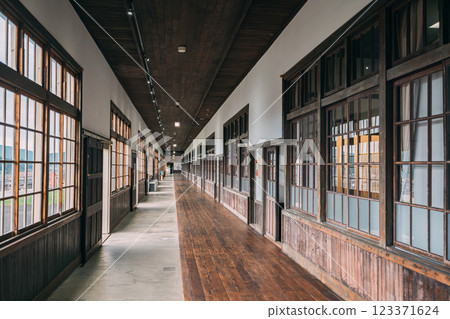 Old wooden school building 123371624