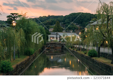 Sunset in the scenic area of Kurashiki, Okayama Prefecture 123371644