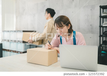 E-commerce site management 123372392