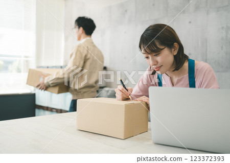 Online store management Online store management 123372393