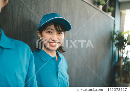 Female staff wearing blue polo shirt and hat 123372517