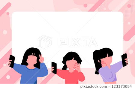 Title frame of three smartphone selfies of Generation Z/teenage high school students taking selfies_SNS/video distribution 123373094