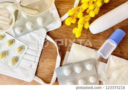 Image of hay fever, mask and medicine 123373218