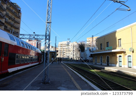 義大利巴里西南車站月台 123373799