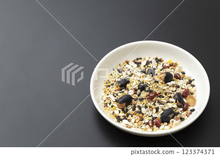 小米黑色背景 123374371