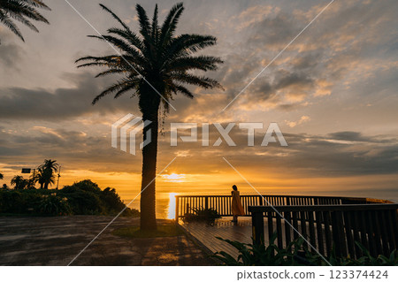 Beautiful beaches and sunsets in Miyazaki 123374424
