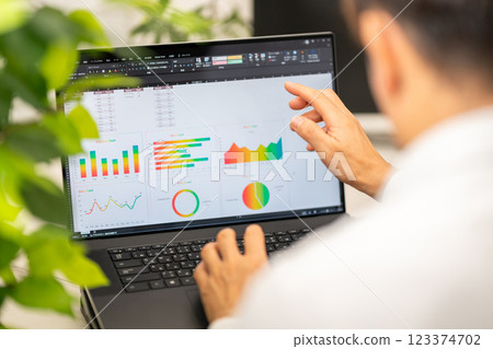 總務、會計、辦公室工作、銷售辦公室、綜合辦公室工作、資料科學家 表格、折線圖 123374702