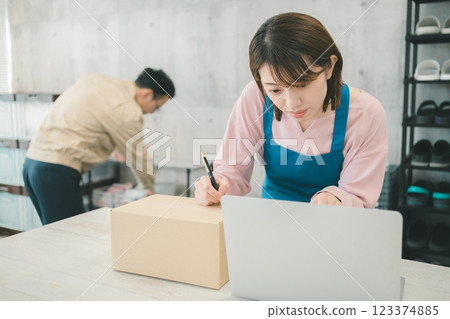 Online store management 123374885