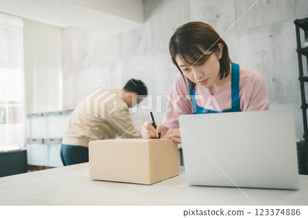 郵購業務 123374886