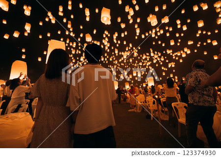 泰國清邁的 Khom Loi 節 123374930