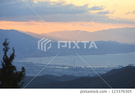 從雲邊寺山頂公園眺望四國中央市 從雲邊寺山頂公園眺望四國中央市 123376305