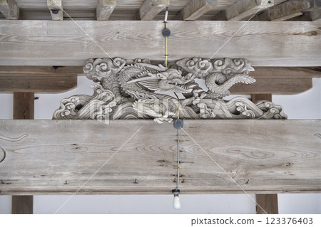 Photographing the grounds of the Jodo Shinshu Honganji Temple in Esashi Town, Hokkaido in winter 123376403