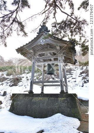 冬季北海道江差町淨土真宗本願寺院內的拍攝 123376407