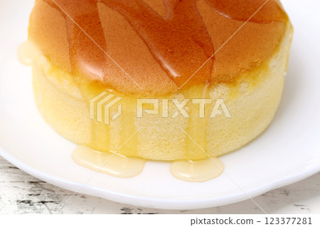 sponge cake 123377281