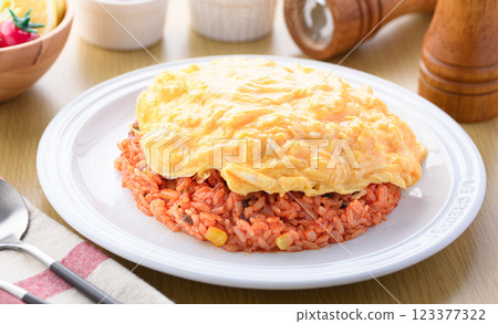 鬆軟的半熟蛋包飯 123377322