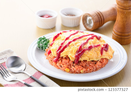 鬆軟的半熟蛋包飯 123377327