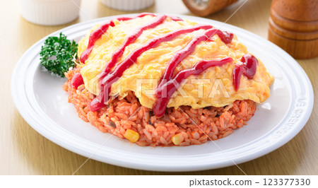 鬆軟的半熟蛋包飯 123377330