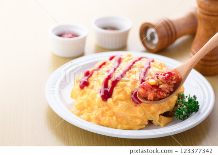 Soft and fluffy half-boiled omelet rice Soft and fluffy half-boiled omelet rice 123377342