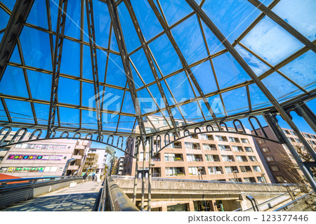 日本橫濱城市景觀,包括橫濱市營地鐵中川站(東京都會大學橫濱校區前) 日本橫濱城市景觀,包括橫濱市營地鐵中川站(東京都會大學橫濱校區前) 123377446