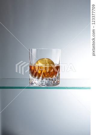 round ice whiskey rock round ice whiskey rock 123377709