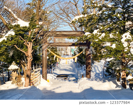 月神社鳥居,札幌市豐平區,冬天傍晚 月神社鳥居,札幌市豐平區,冬天傍晚 123377984