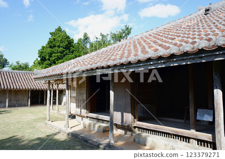 沖繩縣伊是名島布刈家住宅 123379271