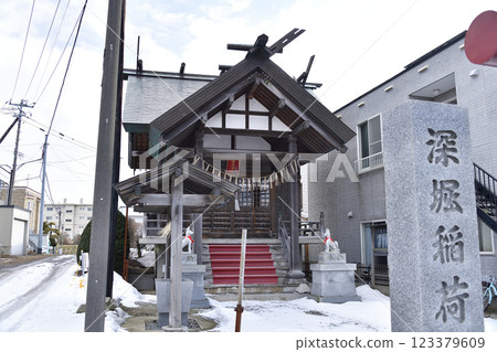 Photographing the scenery of Fukabori Inari Shrine in Hakodate, Hokkaido in winter 123379609