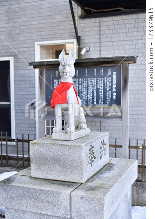 Photographing the scenery of Fukabori Inari Shrine in Hakodate, Hokkaido in winter Photographing the scenery of Fukabori Inari Shrine in Hakodate, Hokkaido in winter 123379615