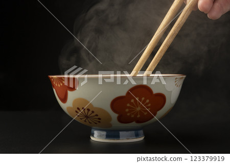 茶杯中升起的熱氣 123379919