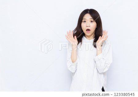 Surprised woman Surprised woman 123380545