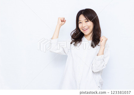 膽量姿勢的女人 膽量姿勢的女人 123381037