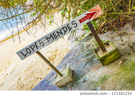 Hiking trail direction sign to Lopes Mendes on Ilha Grande. 123381250
