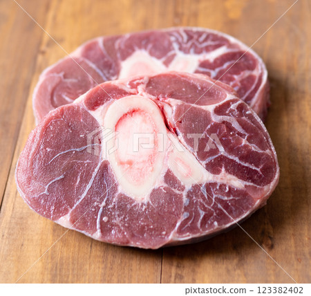 Beef fresh shins Beef fresh shins 123382402