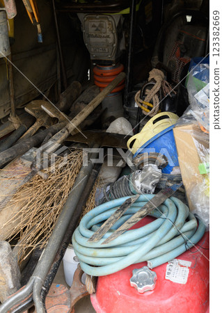 Tools used in plumbing work 123382669