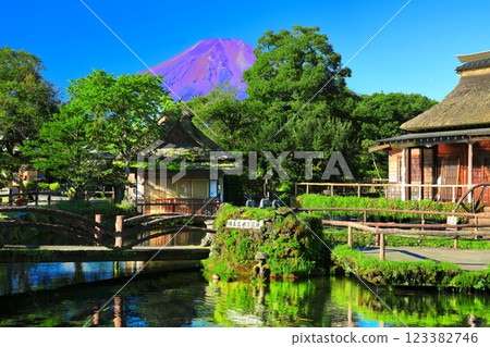 [Yamanashi Prefecture] Mt. Fuji in summer (Red Fuji) and Oshino Hakkai Pond (Nakaike Pond) 123382746