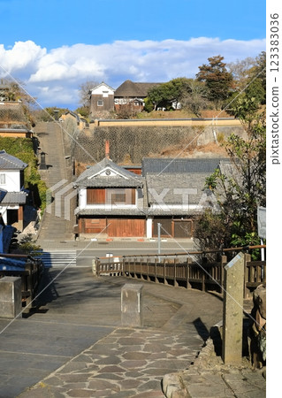 [大分縣]晴天下的須屋坡（杵築城下町） 123383036