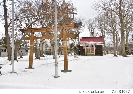 Photographing the grounds of Otomeyama Shrine in Kaminokuni, Hokkaido in winter Photographing the grounds of Otomeyama Shrine in Kaminokuni, Hokkaido in winter 123383037
