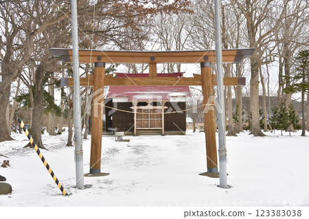 冬季拍攝北海道上之國市乙女山神社境內的景色 123383038
