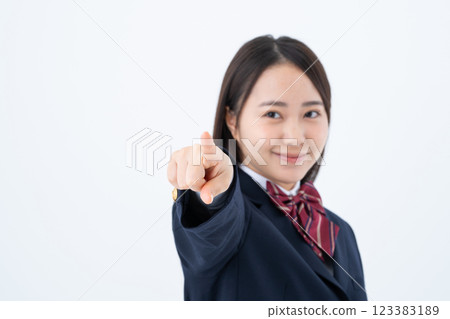 高中女孩指著她的目標 高中女孩指著她的目標 123383189