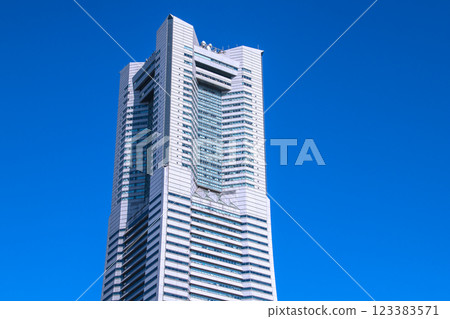 2 月 26 日日本橫濱城市景觀...櫻木町站前的橫濱地標塔景觀 = 令和 7 123383571