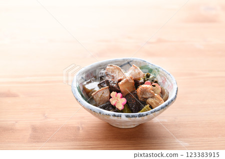 Kishu Taiji Port: Boiled dolphin, local cuisine, Taiji Town, Wakayama Prefecture 123383915