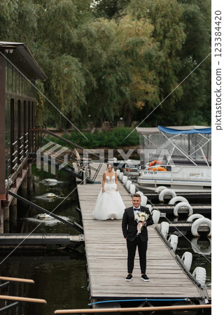 the first meeting of the bride and groom the first meeting of the bride and groom 123384420