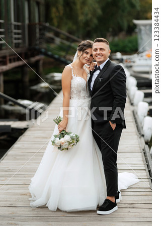 the first meeting of the bride and groom 123384434