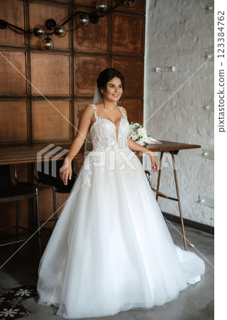 bride inside the cocktail bar 123384762