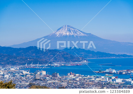 [靜岡縣]從日本平眺望清水區和富士山 123384889