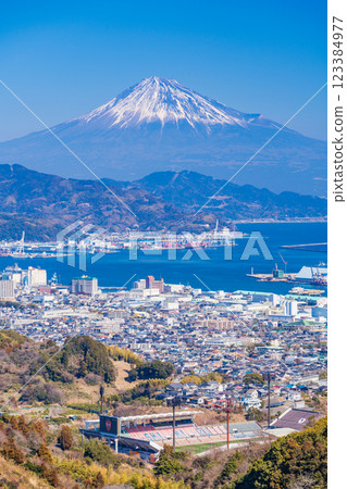 [靜岡縣]從日本平眺望清水區和富士山 123384977