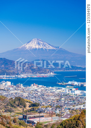 [Shizuoka Prefecture] View of Shimizu Ward and Mt. Fuji from Nihon-daira 123384978