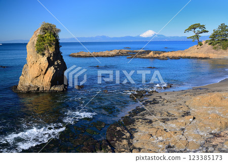 Shonan Tateishi Beach in winter 123385173