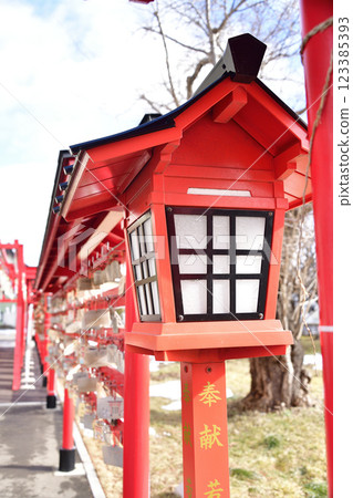 冬季拍攝北海道函館伏白稻荷神社的場地 123385393