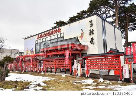 冬季拍攝北海道函館伏白稻荷神社的場地 123385403